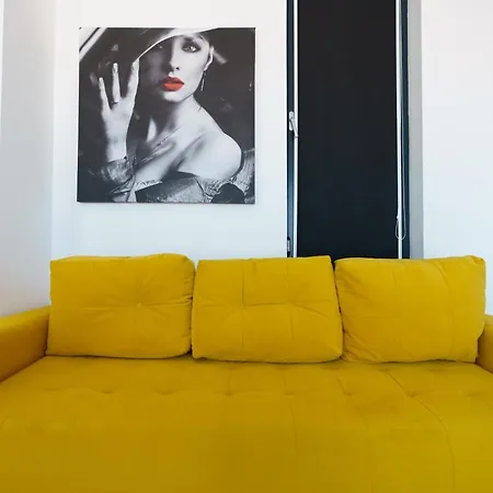 Roberta Apartment