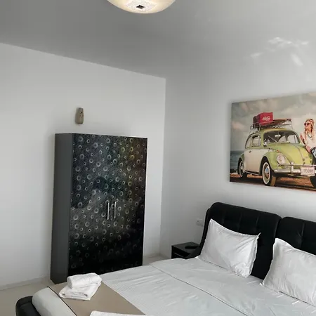 Roberta Apartment